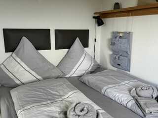 Schlafzimmer mit Doppelbett