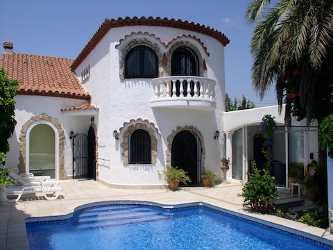 Spanish Tower Villa with Pool - Paradies 3