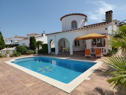 Tower Villa at Canal Paradies 28 with Pool