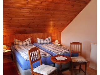 noch Zimmer 1, hier ist es ein Doppelbett