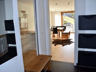 Flur mit Blick in Küche und Esszimmer