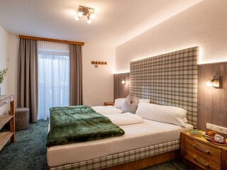 Doppelbettschlafzimmer im 1. Stock