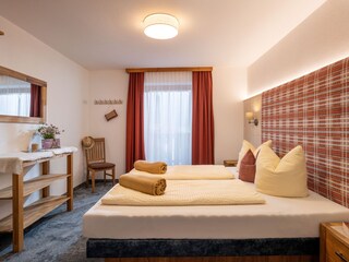 2: Doppelbettschlafzimmer im 1. Stock