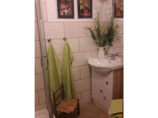 Badezimmer mit Douche