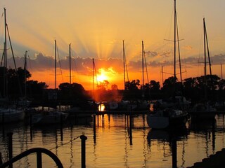 Sonnenuntergang am Hafen