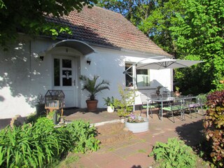 Ferienhaus und Terrasse