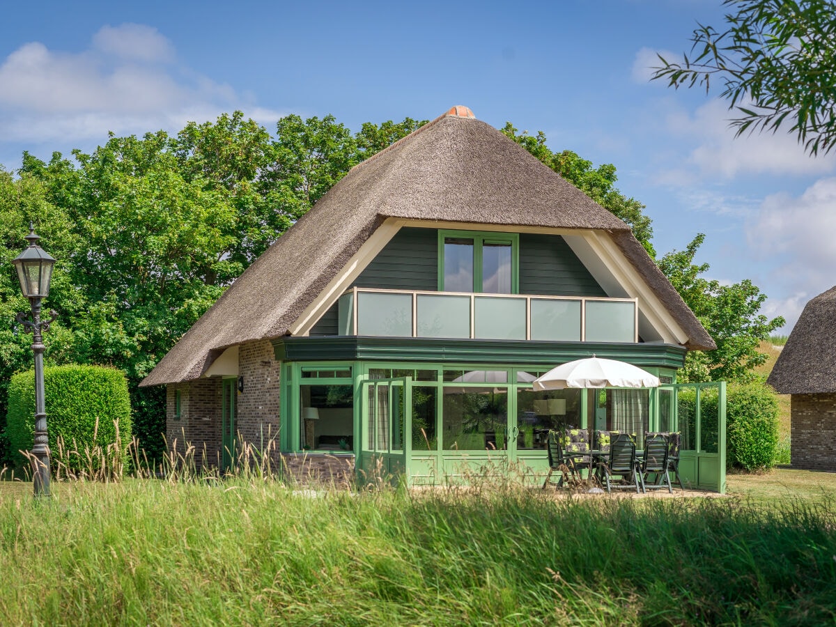 Villa De Witte Hoek mit Wintergarten Texel