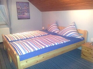 Schlafzimmer 2