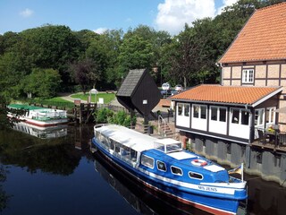 Ausflugsdampfer auf der Medem