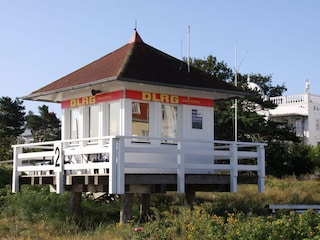 DLRG-Häuschen am Binzer Strand