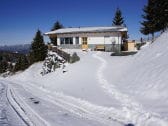 Ferienhaus im Schnee