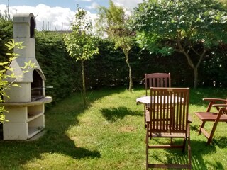 Steingrill im Garten