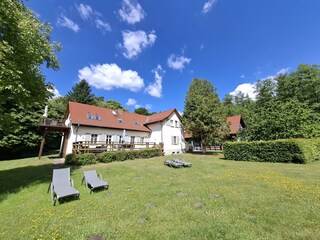 Liegewiese mit Grillplatz