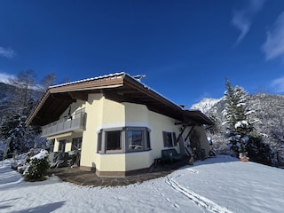 unser Haus im Winterkleid - Bergwelt Hahnenkamm
