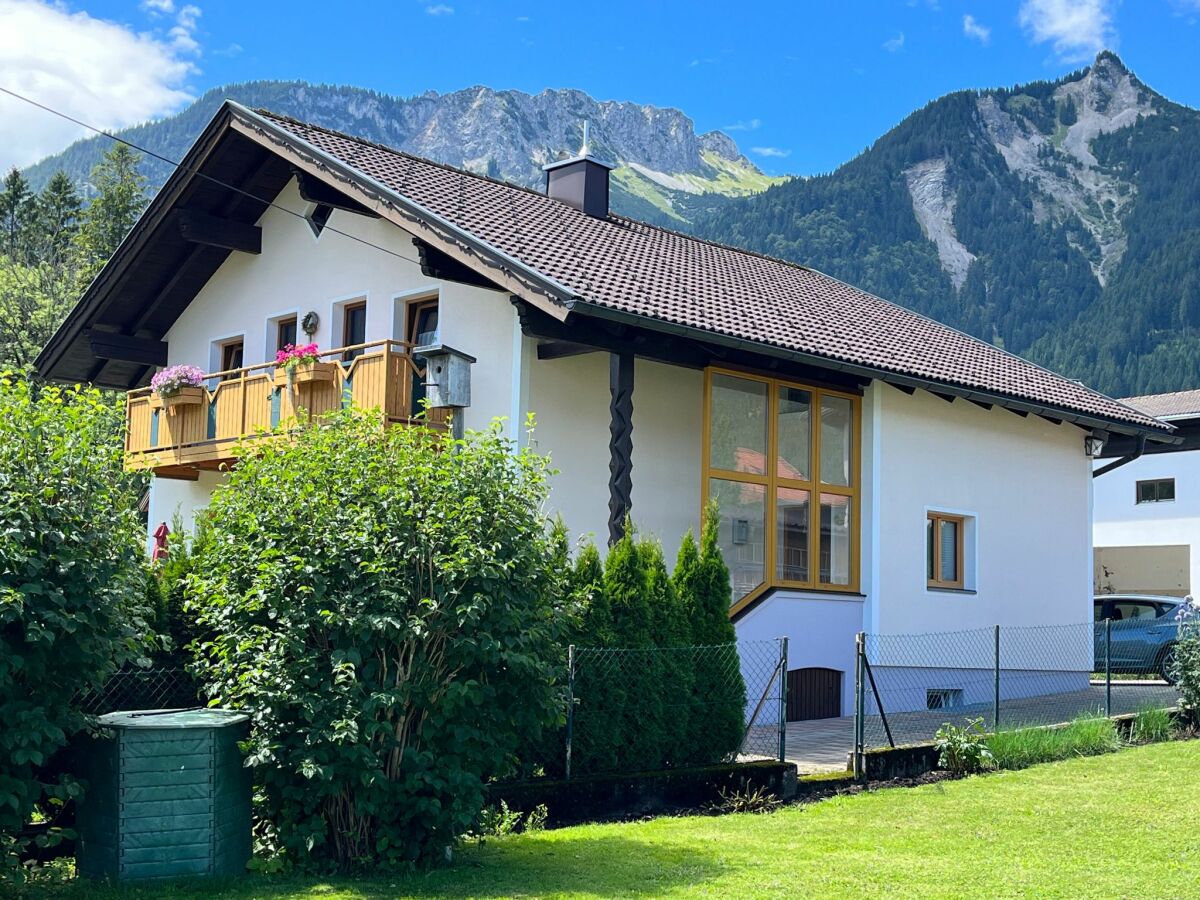 Haus Berta auf einer kleinen Anhöhe - Bergblick