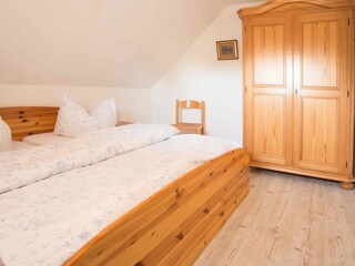 gemütliches Schlafzimmer mit Doppelbett