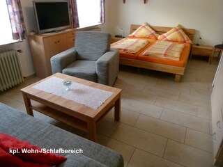 kpl. Wohn-/Schlafbereich