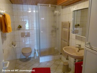 Dusche mit WC (innenliegend)