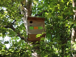 Ein Vogelhäuschen im Garten