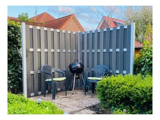 zusätzliche Sitzecke mit Grill