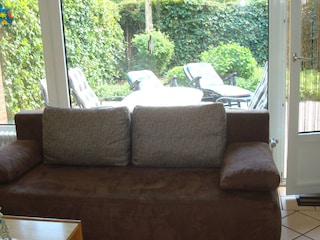 Wohnzimmer  Blick in den Garten