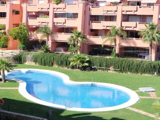 Der Pool am Haus