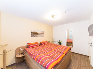 Schlafzimmer (Bett 2,00 x 2,00 m)