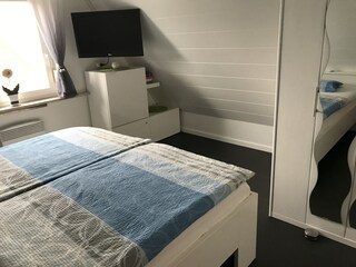 Schlafzimmer mit Doppelbett