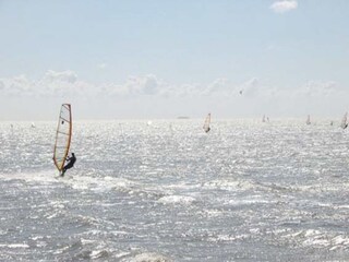 Surfer direkt am Strand von Dorum-Neufeld