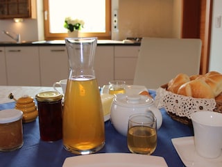 Hofeigene Produkte und Brötchenservice für Ihren Morgen