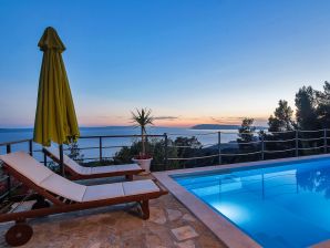 Ivana à Tucepi avec piscine