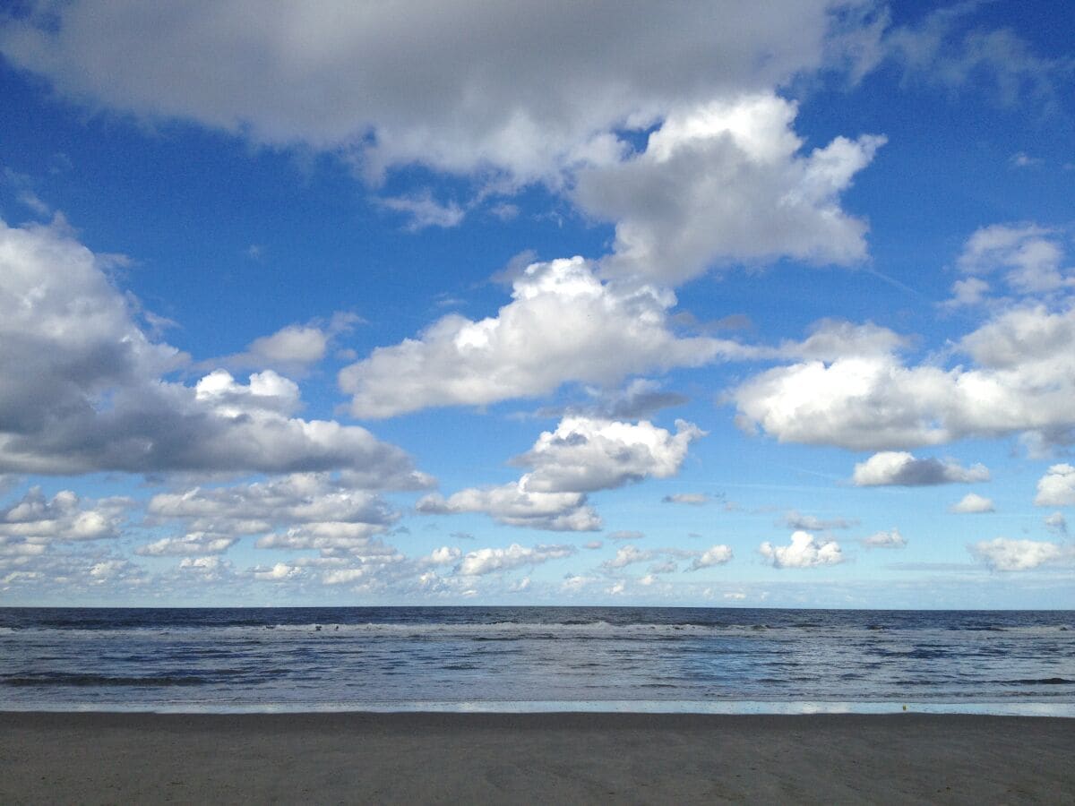 Am Strand von Norderney im Herbst