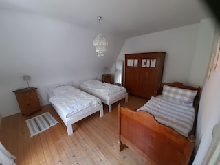 Schlafzimmer oben / 3 Einzelbetten