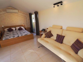 Der Wohn- und Schlafbereich der Ferienwohnung