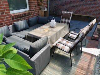 Überdachte Terrasse mit Lounge