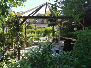 Gartenpavillon im Gartennparadies