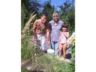 Garten mit Teich und Buddelkiste