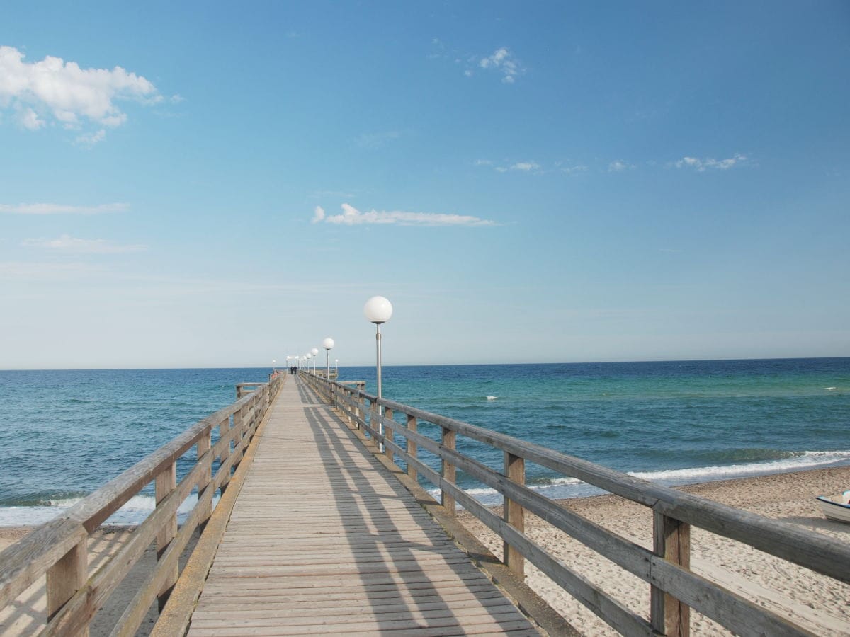 Reriker Seebrücke mit Badestrand