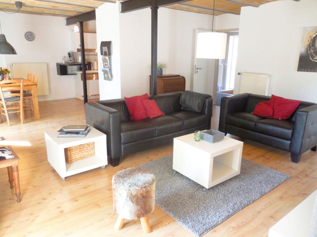 wohnzimmer zwei sofas:mit zwei Sofas und Flach-TV großzügiges Wohnzimmer mit zwei Sofas wohnzimmer zwei sofas:mit zwei Sofas und Flach-TV großzügiges Wohnzimmer mit zwei Sofas