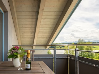 Zusätzlicher Balkon mit Abendsonne und Seeblick
