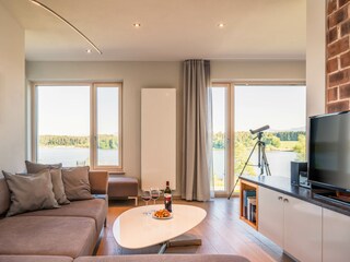 Wohnbereich mit See- und Bergblick