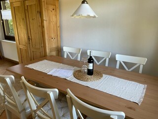 Großzügiger Esstisch