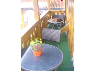 Südbalkon mit Sitzgelegenheiten