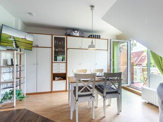 Wohnzimmer mit Südbalkon