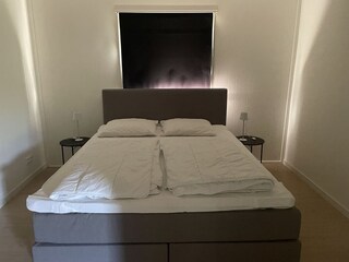 Schlafzimmer mit Bett 160x200 meter