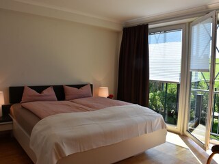 Schlafzimmer mit Doppelbett