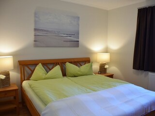 Schlafzimmer mit Doppelbett