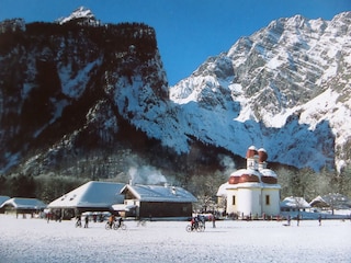 St. Bartholomä am zugefrorenem Königssee