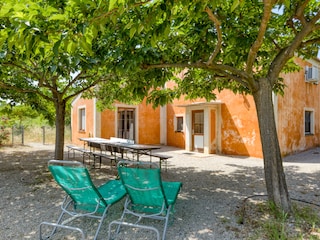 Maison orange mit Terrasse