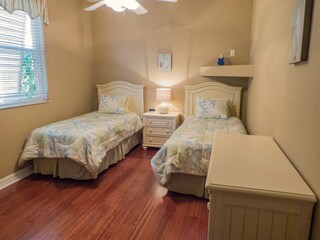 Bedroom 3 with 2 large twin beds